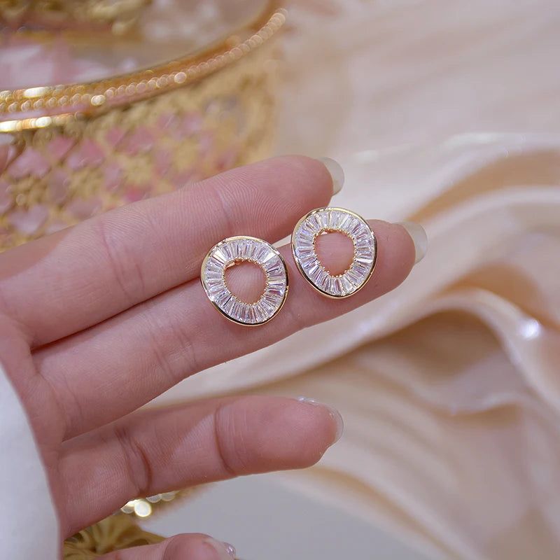 Huitan Fashion O Shaped Stud Earrings with Bling Bling CZ Luxury Ear Accessories Women for Party Versatile Statement Jewelry New